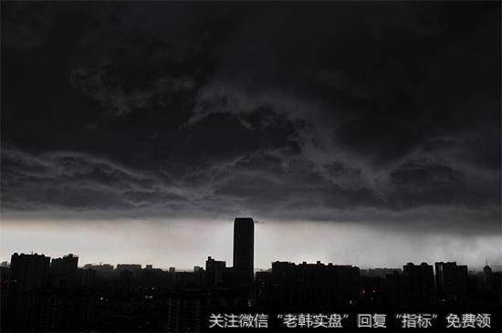 强雷雨为广州奉上“乌云盖顶”大片