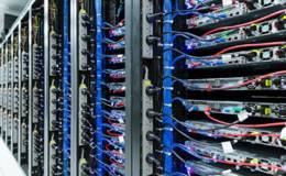 科技巨头加码数据中心建设,服务器题材概念股可关注